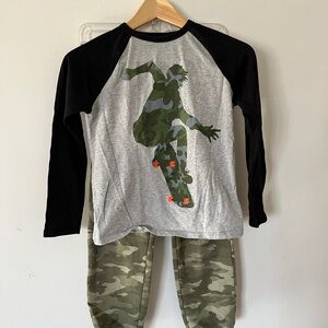 GAP Kids Camouflage Skateboard Graphic  Quarter (Elbow) Length Shirt